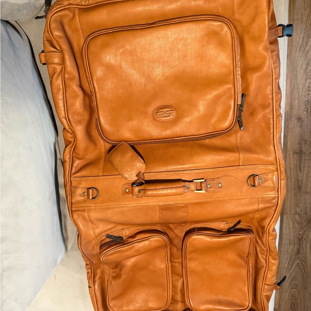 Elegant Tan Leather Men's Travel Bag
